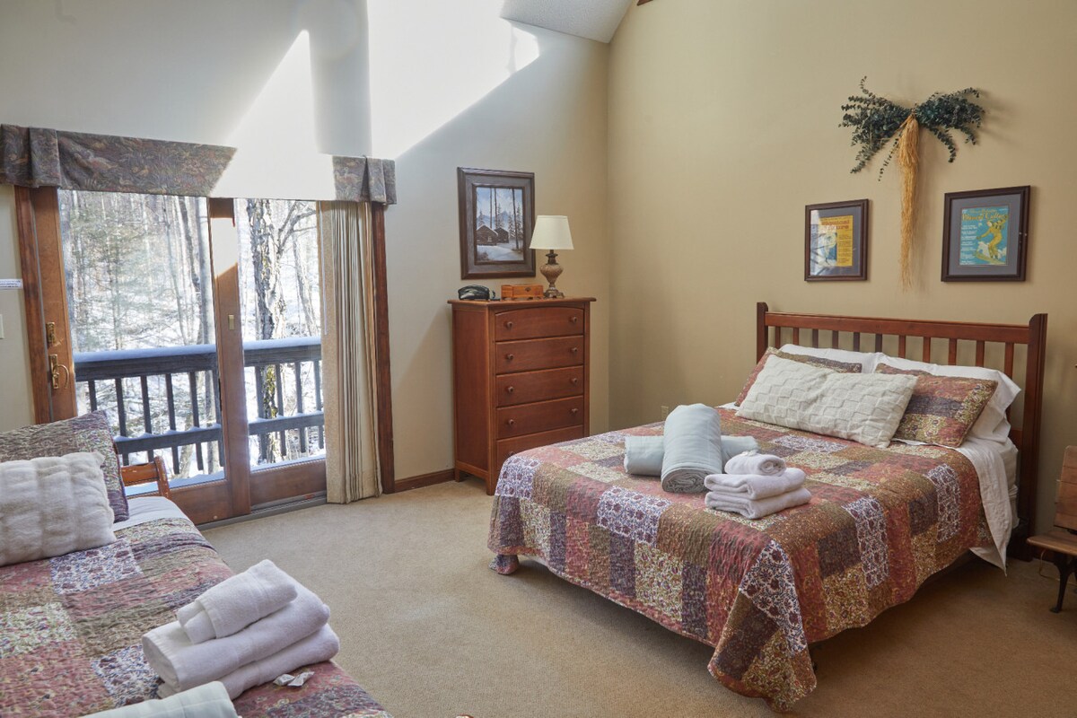 Საძინებელი 2 - საწოლი ორადგილიანი საწოლით და ორადგილიანი საწოლით