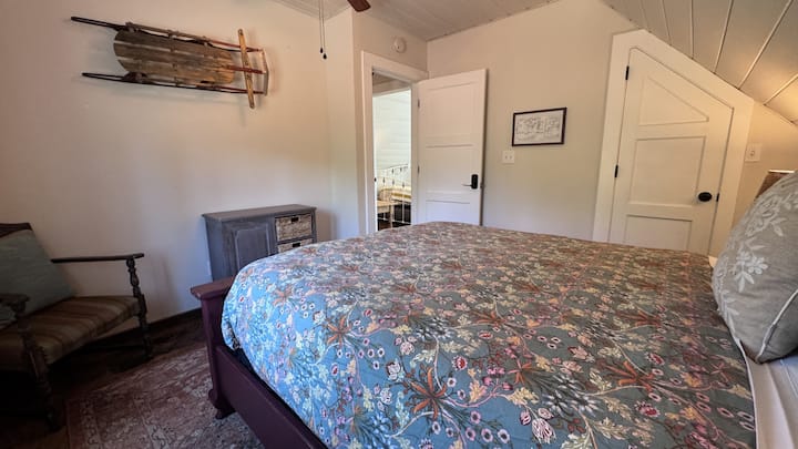 Ისტვუდის ზემოთ, დედოფლის საძინებლის ზემოთ