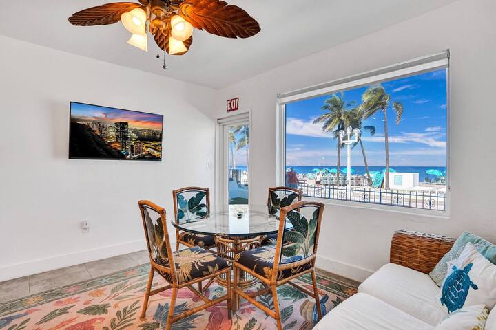 Sunset Oceanfront Villa gallery image 5