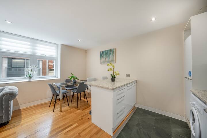 Deluxe Two-bedroom Apartment gallery image 5