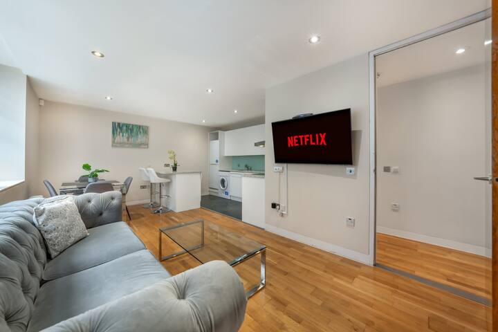 Deluxe Two-bedroom Apartment