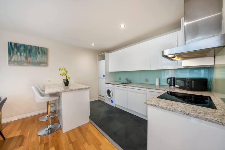 Deluxe Two-bedroom Apartment gallery image 4