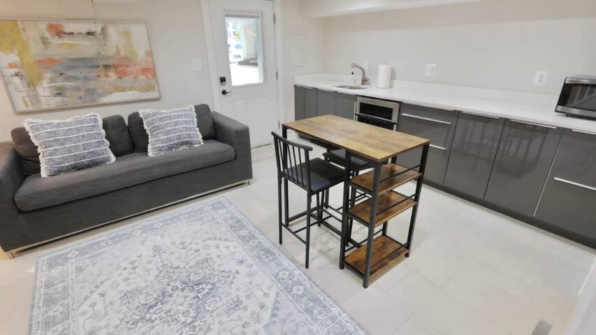 Anchored Abode – Family Friendly Cap Hill gallery image 2