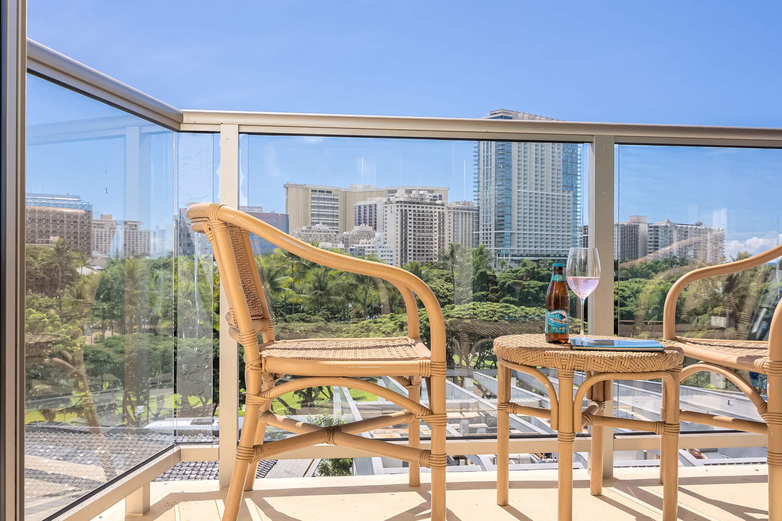Condo in Honolulu · ★4.67 · 1 bedroom · 2 beds · 1 private bath - Image 17