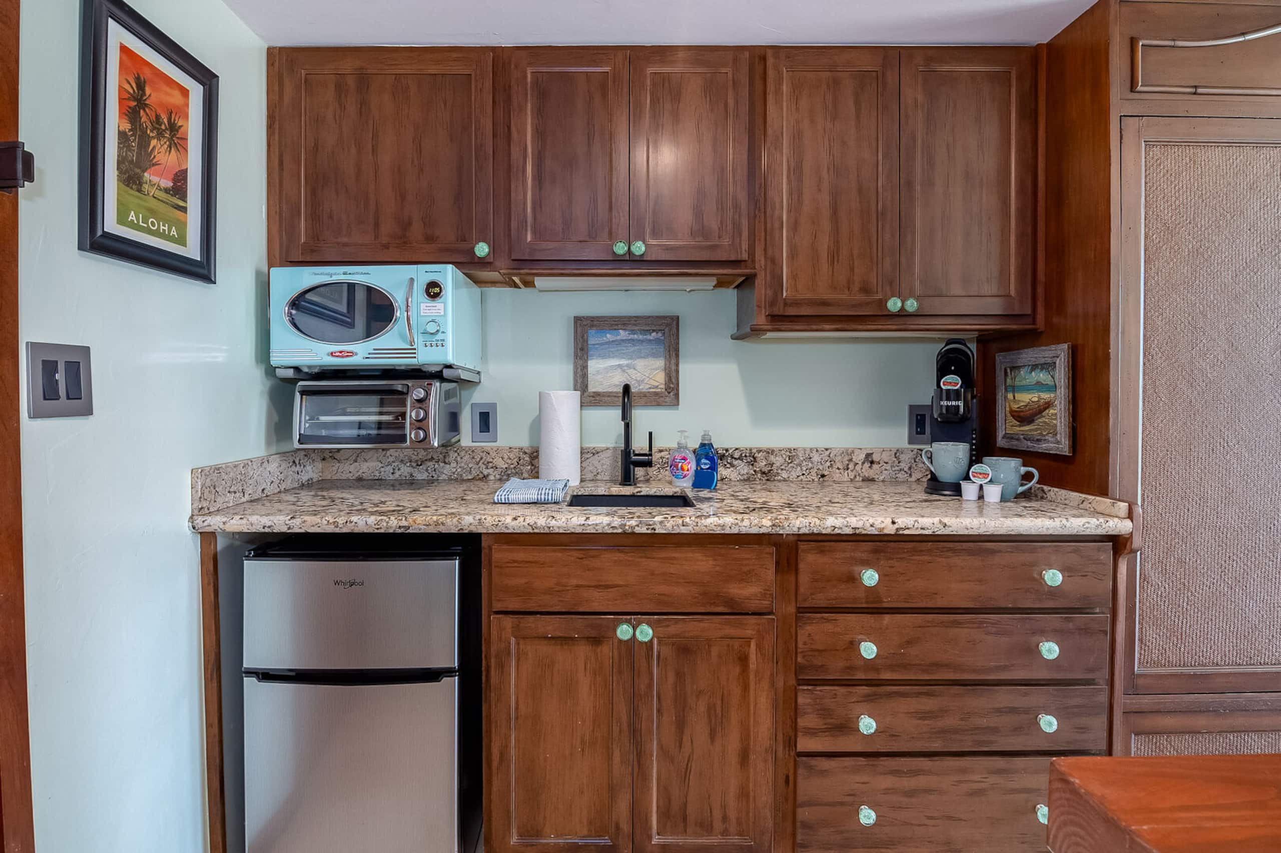 Condo in Honolulu · ★4.67 · 1 bedroom · 2 beds · 1 private bath - Image 4