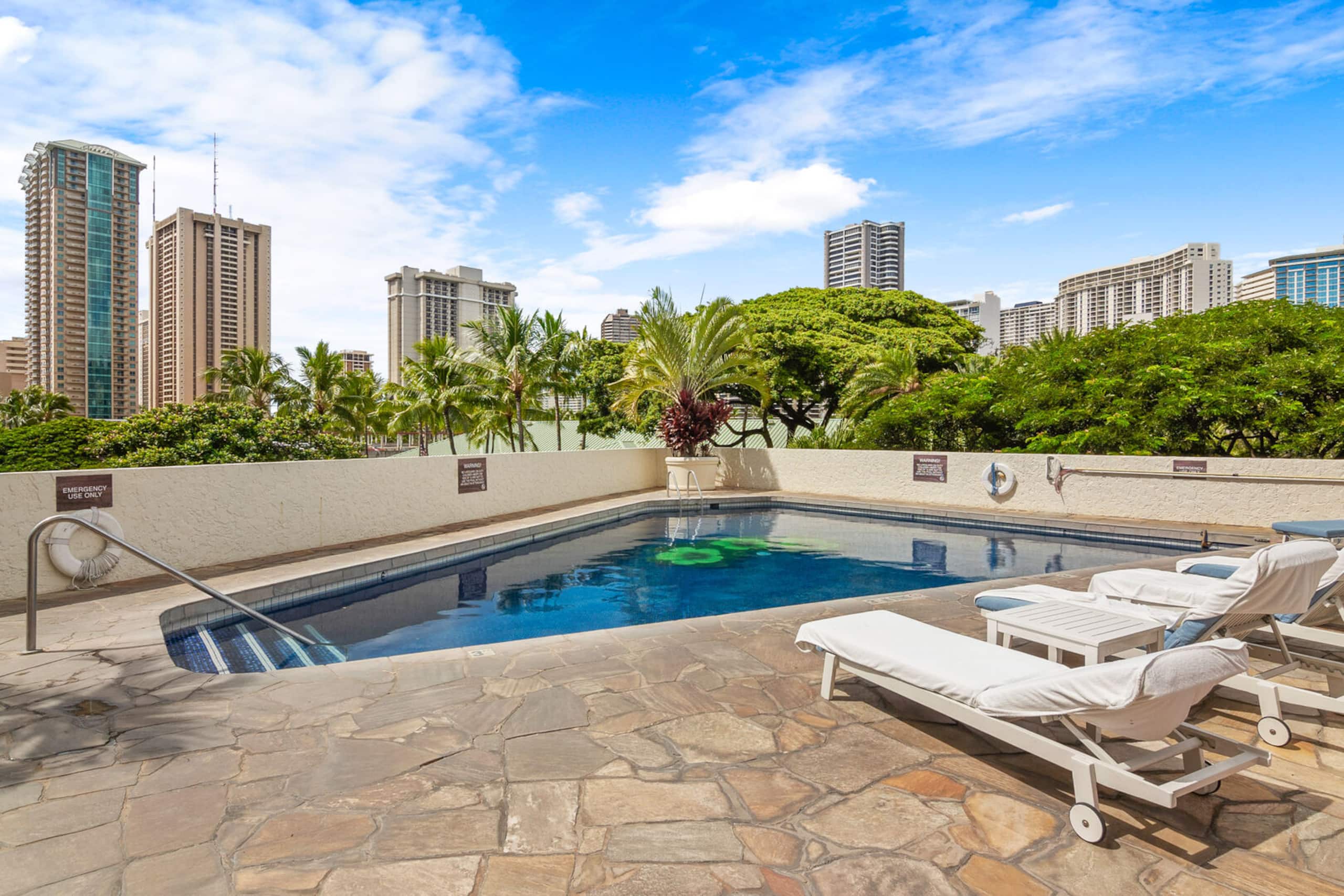 Condo in Honolulu · ★4.67 · 1 bedroom · 2 beds · 1 private bath - Image 43