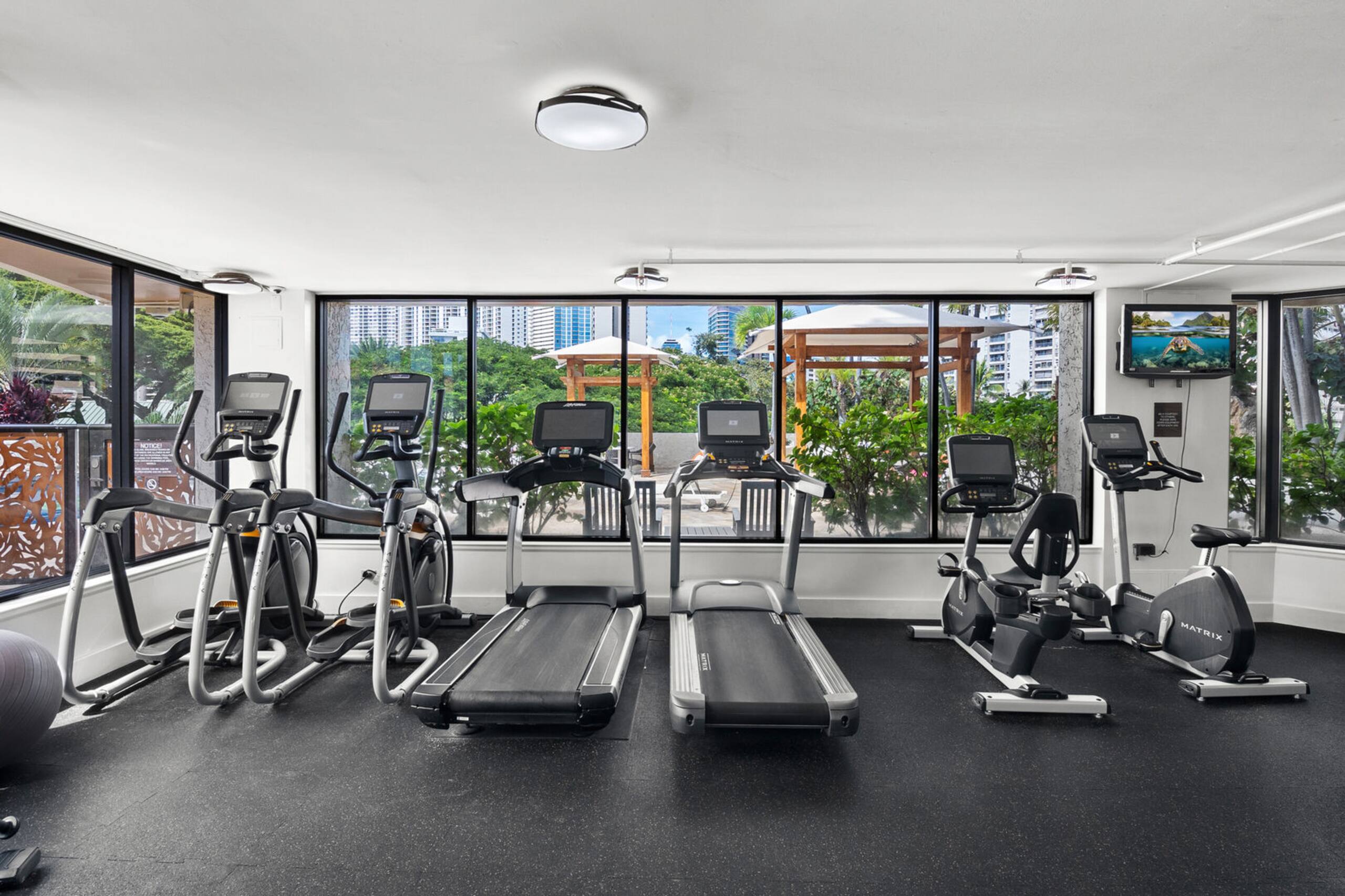 Condo in Honolulu · ★4.67 · 1 bedroom · 2 beds · 1 private bath - Image 45