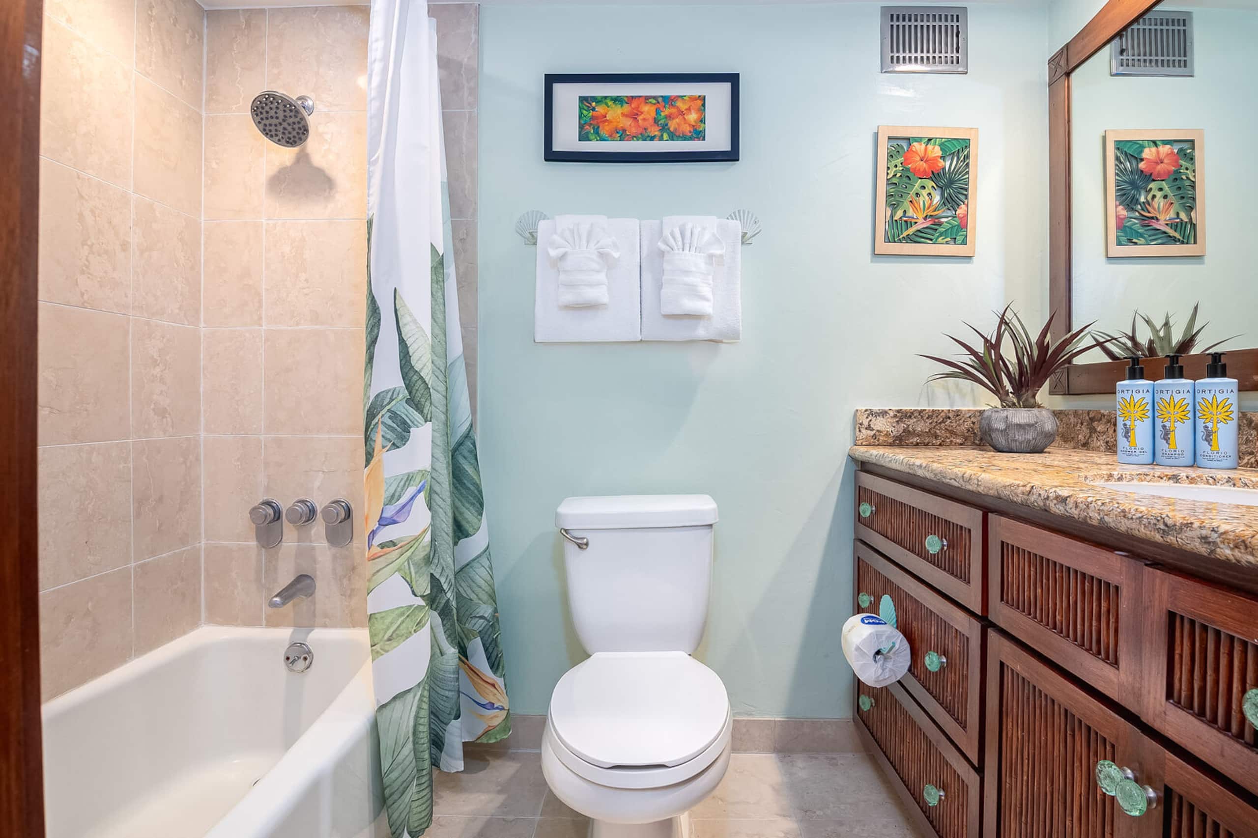 Condo in Honolulu · ★4.67 · 1 bedroom · 2 beds · 1 private bath - Image 27