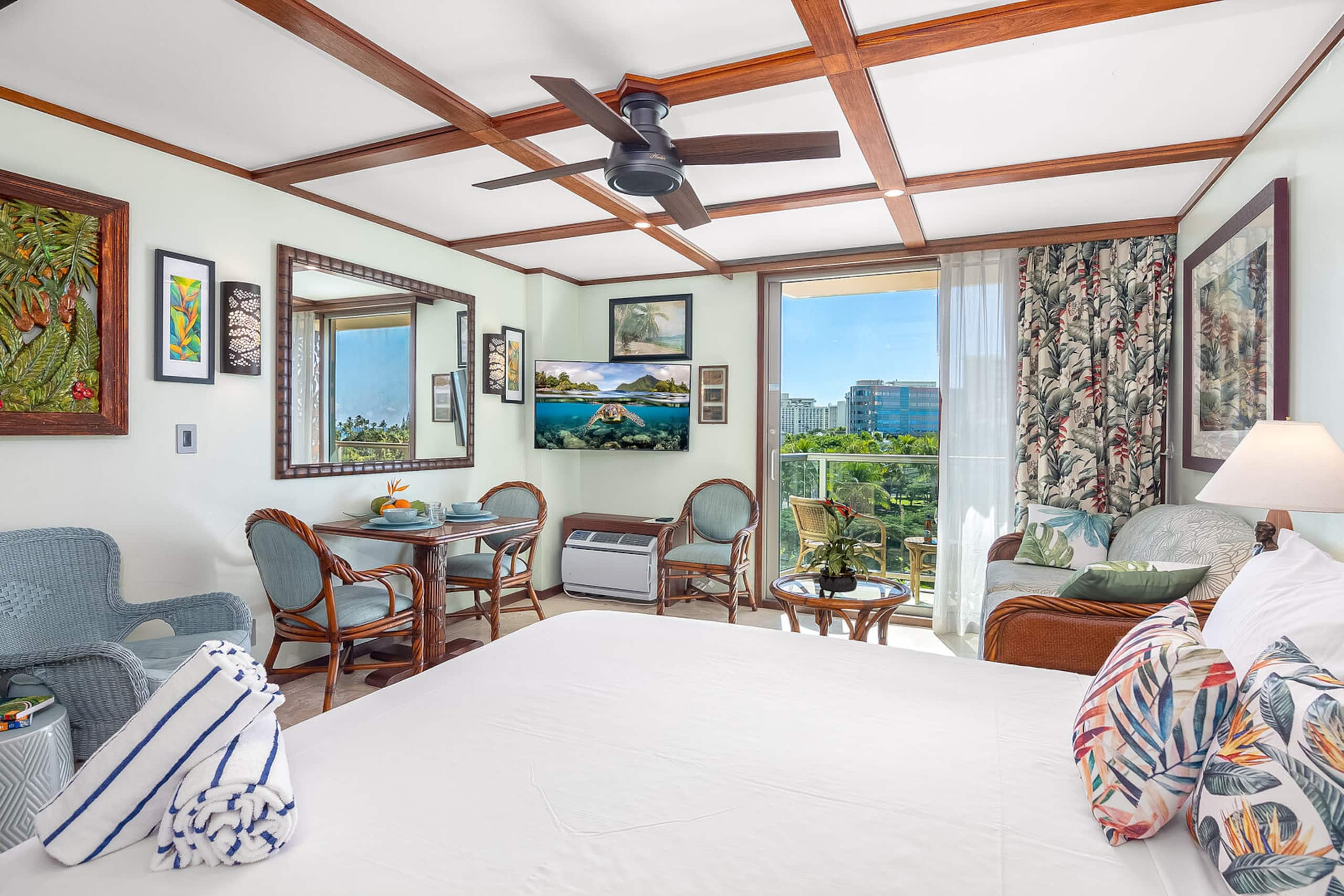 Condo in Honolulu · ★4.67 · 1 bedroom · 2 beds · 1 private bath - Image 11