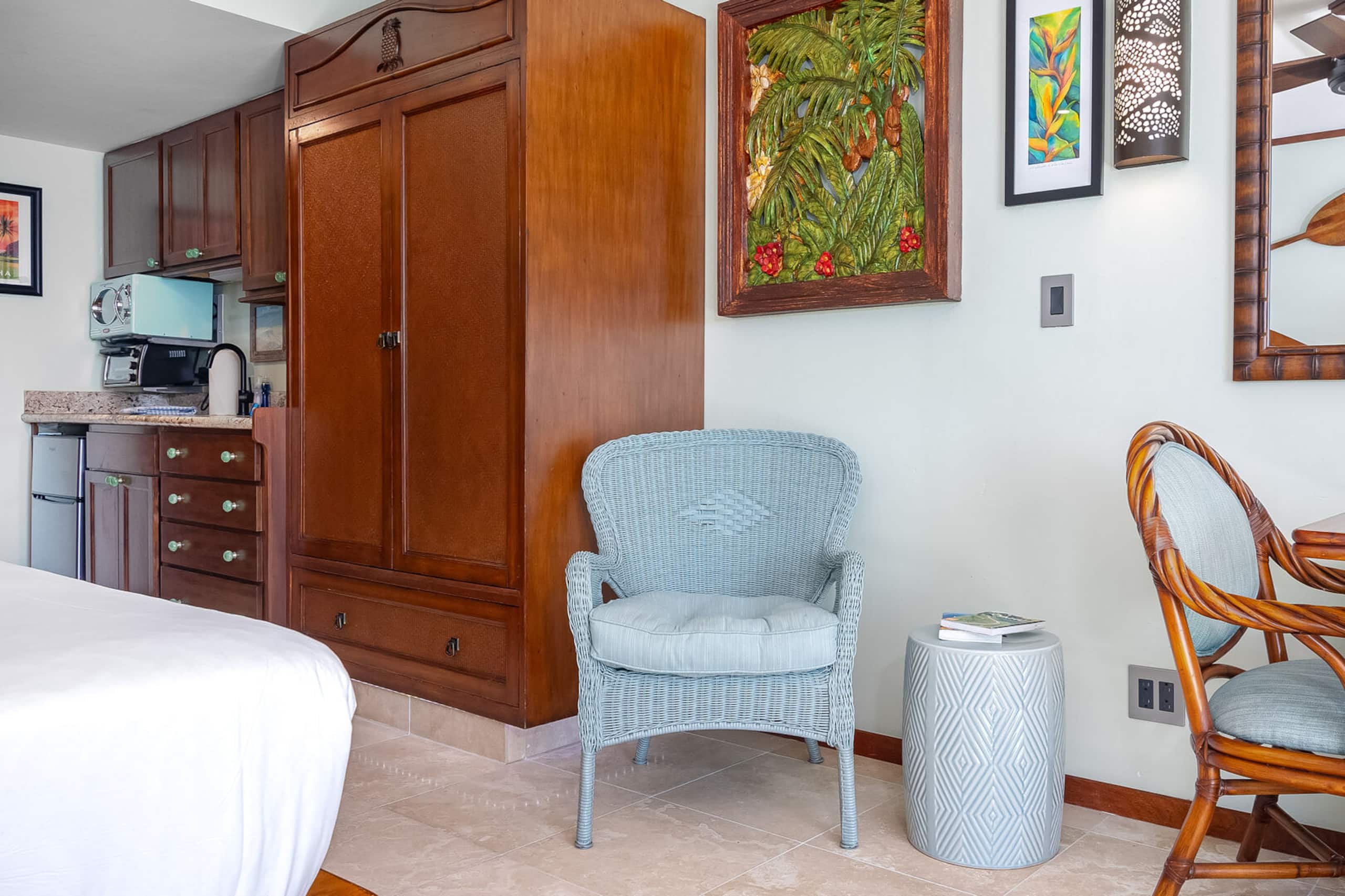 Condo in Honolulu · ★4.67 · 1 bedroom · 2 beds · 1 private bath - Image 13