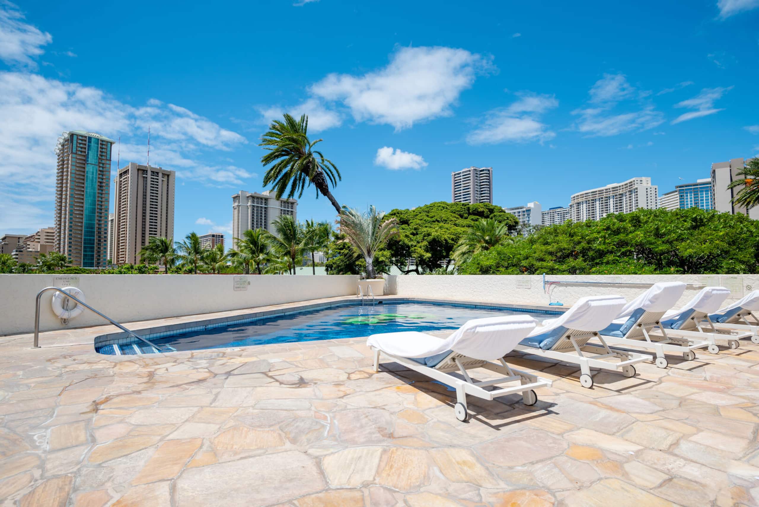 Condo in Honolulu · ★4.67 · 1 bedroom · 2 beds · 1 private bath - Image 38