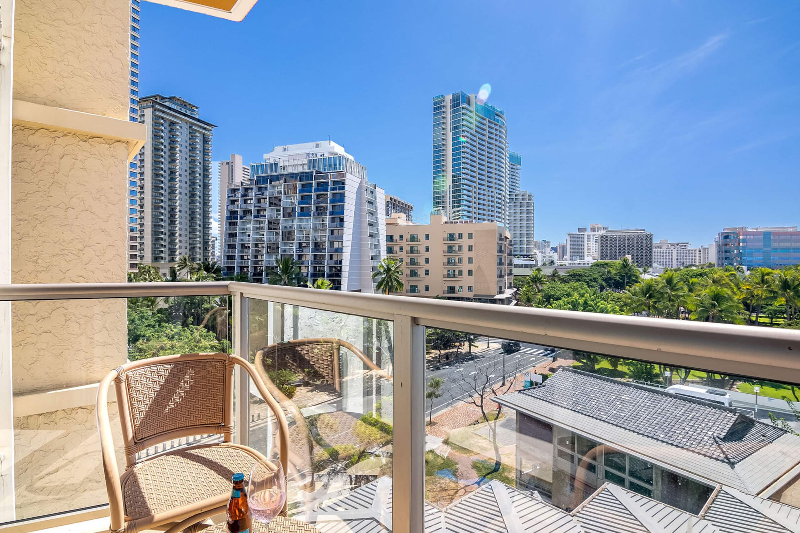 Condo in Honolulu · ★4.67 · 1 bedroom · 2 beds · 1 private bath - Image 18