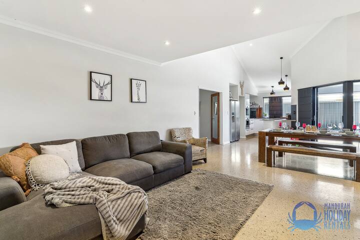 Soldiers Cove Luxury Retreat gallery image 2