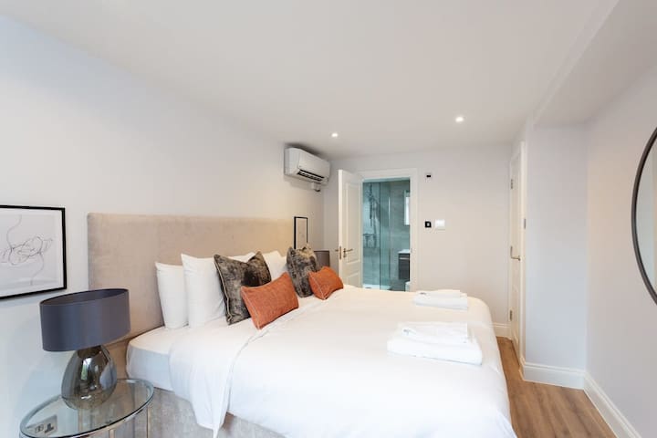 Luxurious 2 Bedroom Near Hyde Park & the Museums
