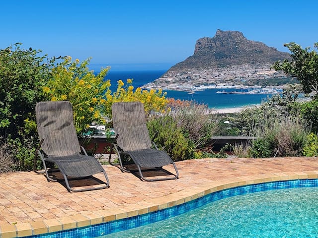 5-Bedroom Sunset Bay Views Stay in Hout Bay