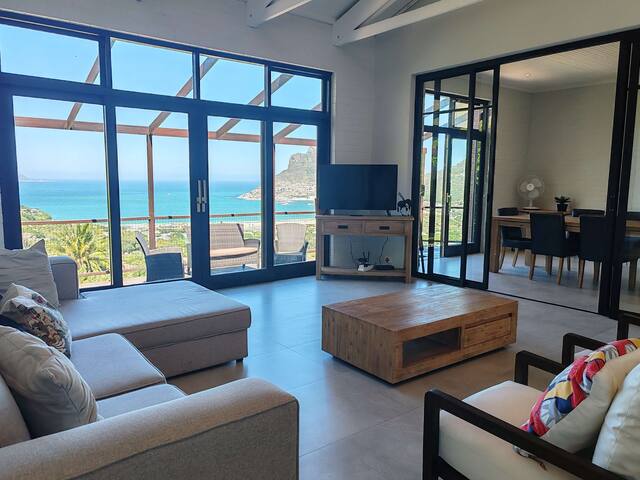5-Bedroom Sunset Bay Views Stay in Hout Bay gallery image 3
