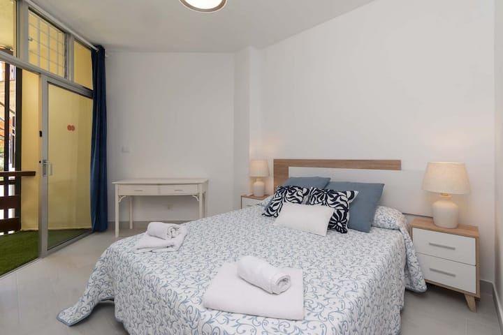 Sea Breeze Frontline Apartment - Tenerife