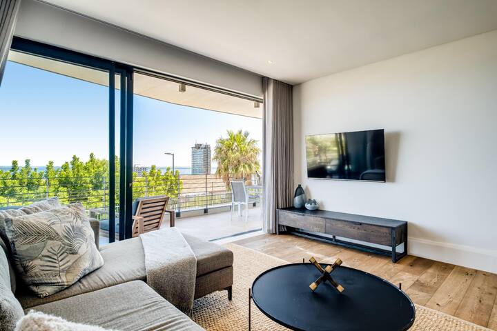 Gorgeous 2bed Sea Point Apt with Sea Views Mirabel gallery image 5