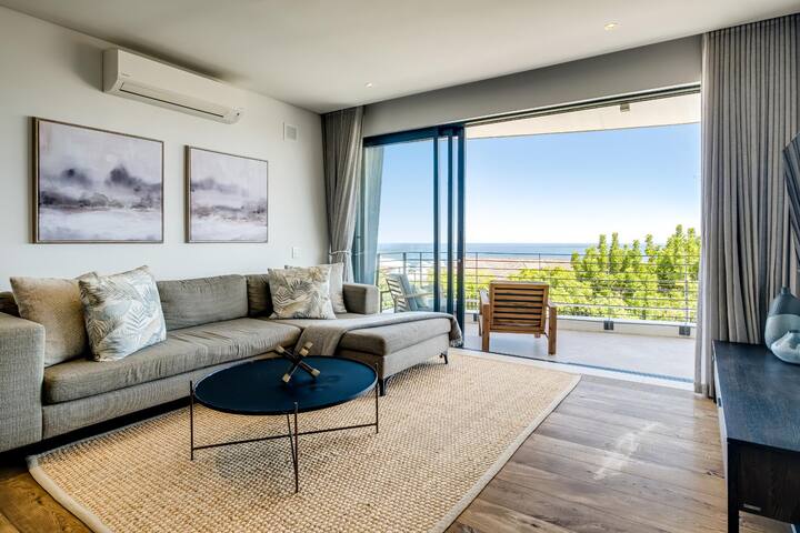 Gorgeous 2bed Sea Point Apt with Sea Views Mirabel gallery image 2