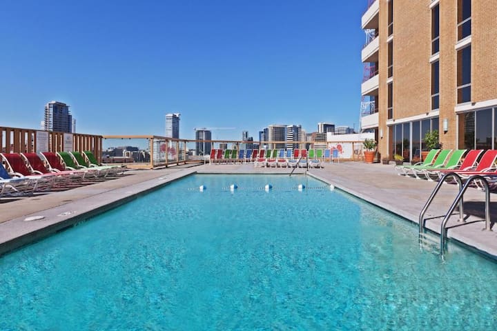 3 Modern Rooms Near Dallas Zoo–9 Min Drive, Pool!