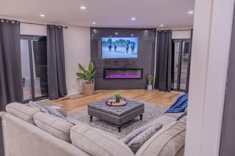 Luxury 6BR Retreat in Horseshoe | Pool + Hot Tub |