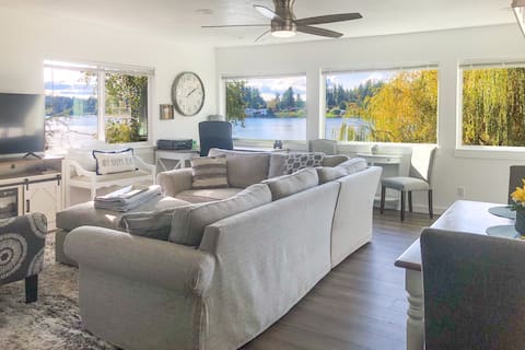 'Lakehouse Living' Quiet Waterfront Escape w/ Dock