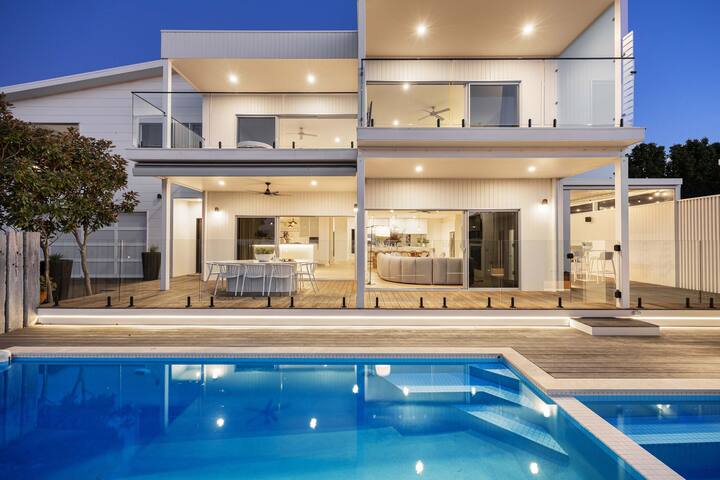 The Hull | Luxury Pool, Sauna, Spa, Tennis Court gallery image 2