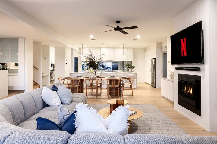 The Hull | Luxury Pool, Sauna, Spa, Tennis Court gallery image 5