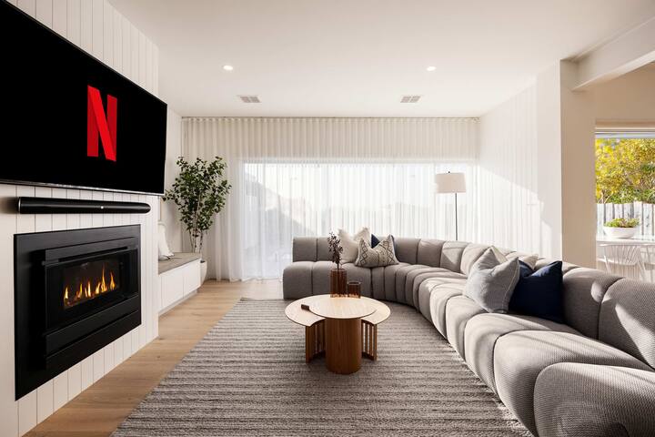 The Hull | Luxury Pool, Sauna, Spa, Tennis Court gallery image 4