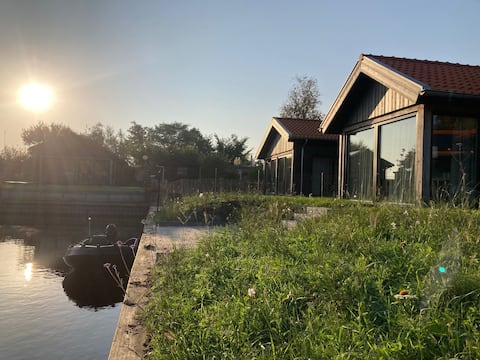 4-person chalet Albatros by the water with parking