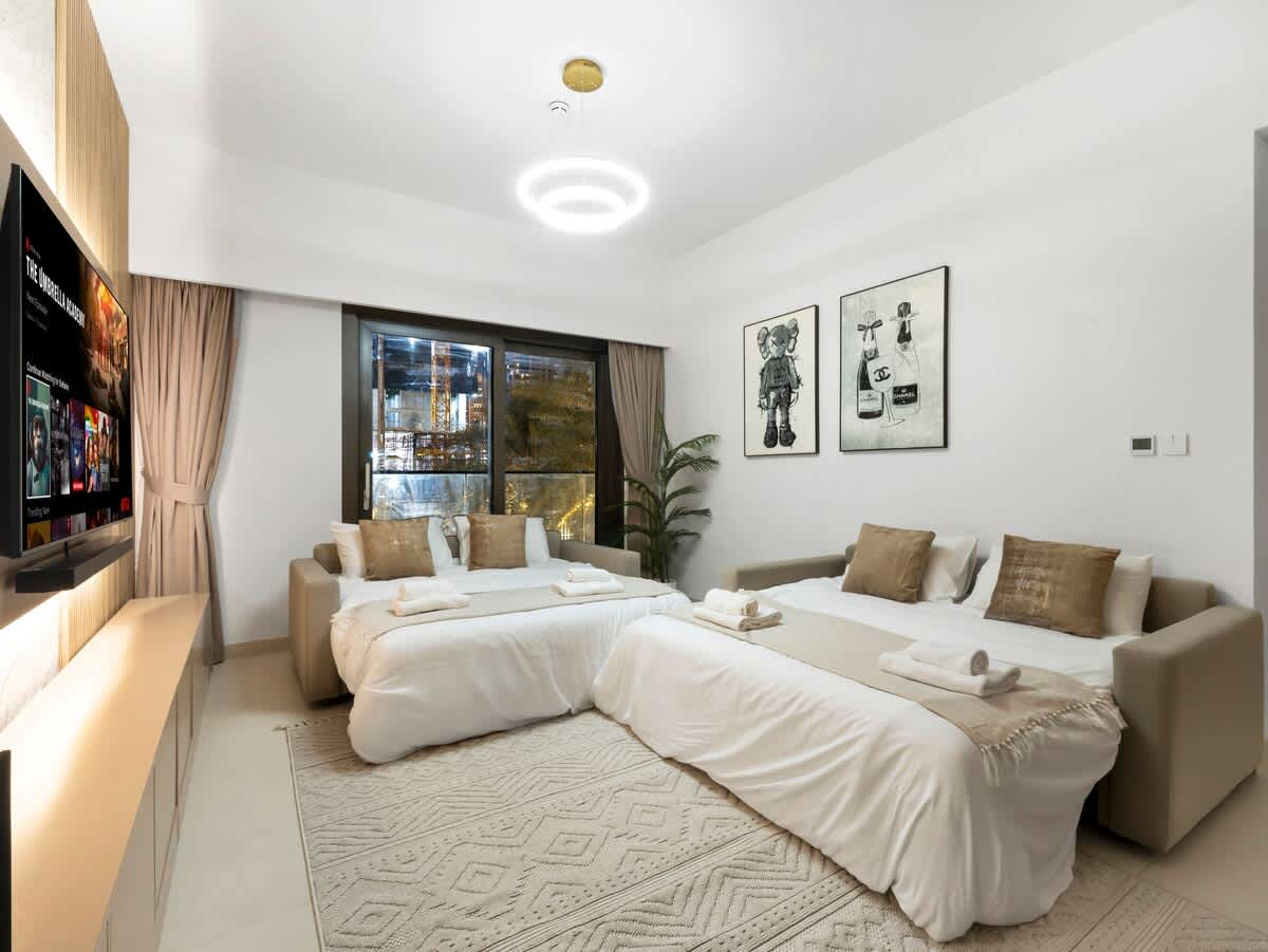 Top performing Airbnb: Walk to Dubai Mall & Burj Khalifa - Luxury 2 Bed in Burj Khalifa