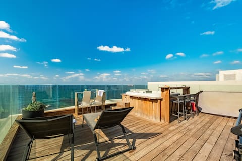 Rooftop Jacuzzi Seafront Penthouse by Sea N' Rent