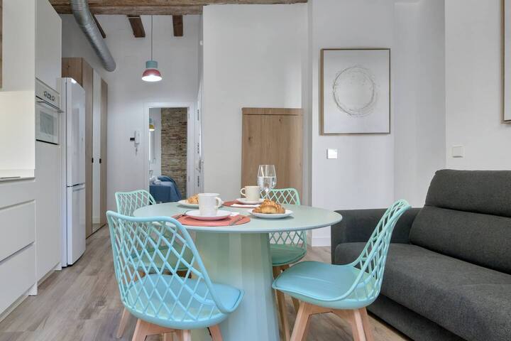 2 Bdr High Ceilings Flat in Old Town Torres Quart gallery image 5