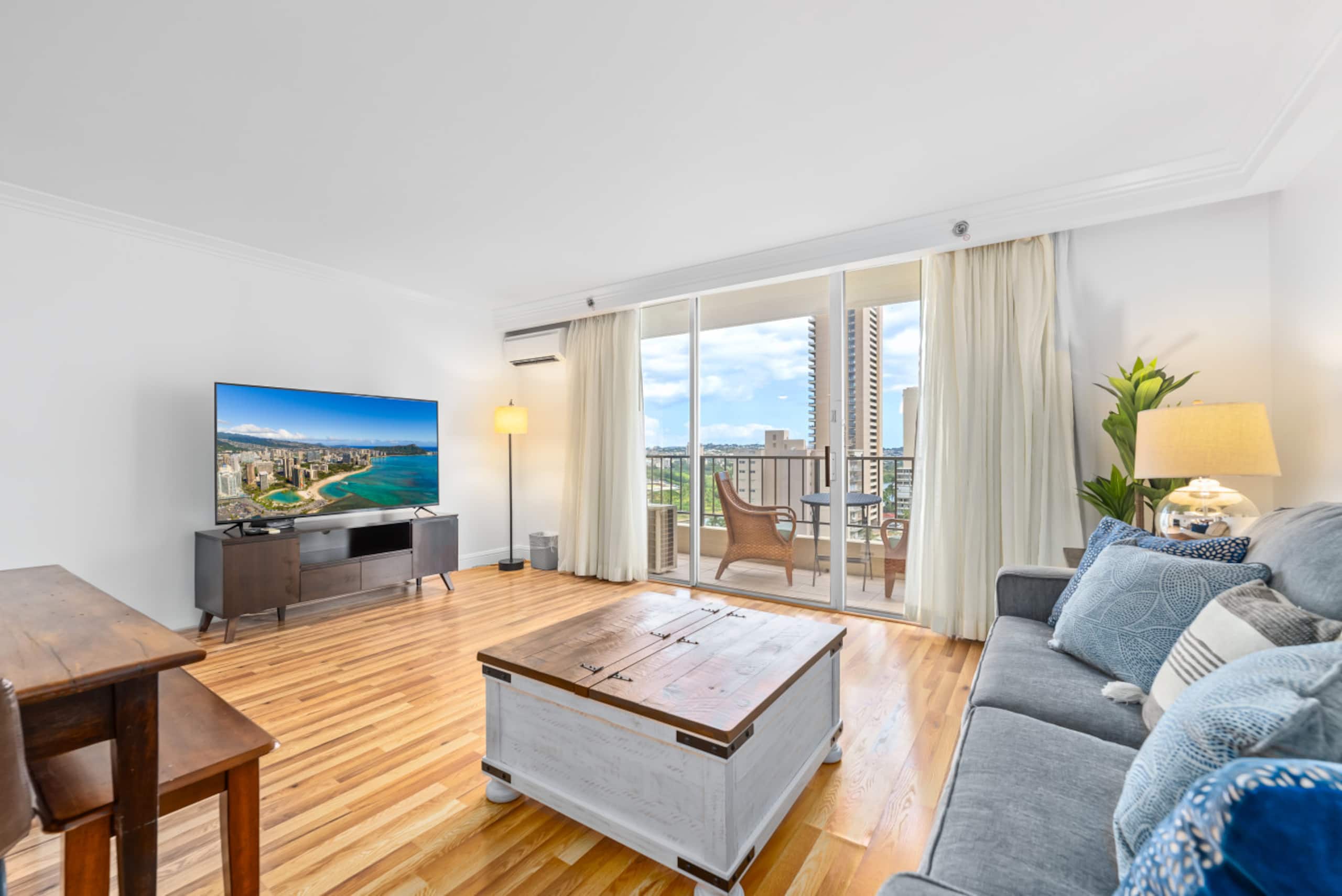 Honu Hale Waikiki: 2BDR  Spacious Panoramic View - Image 5