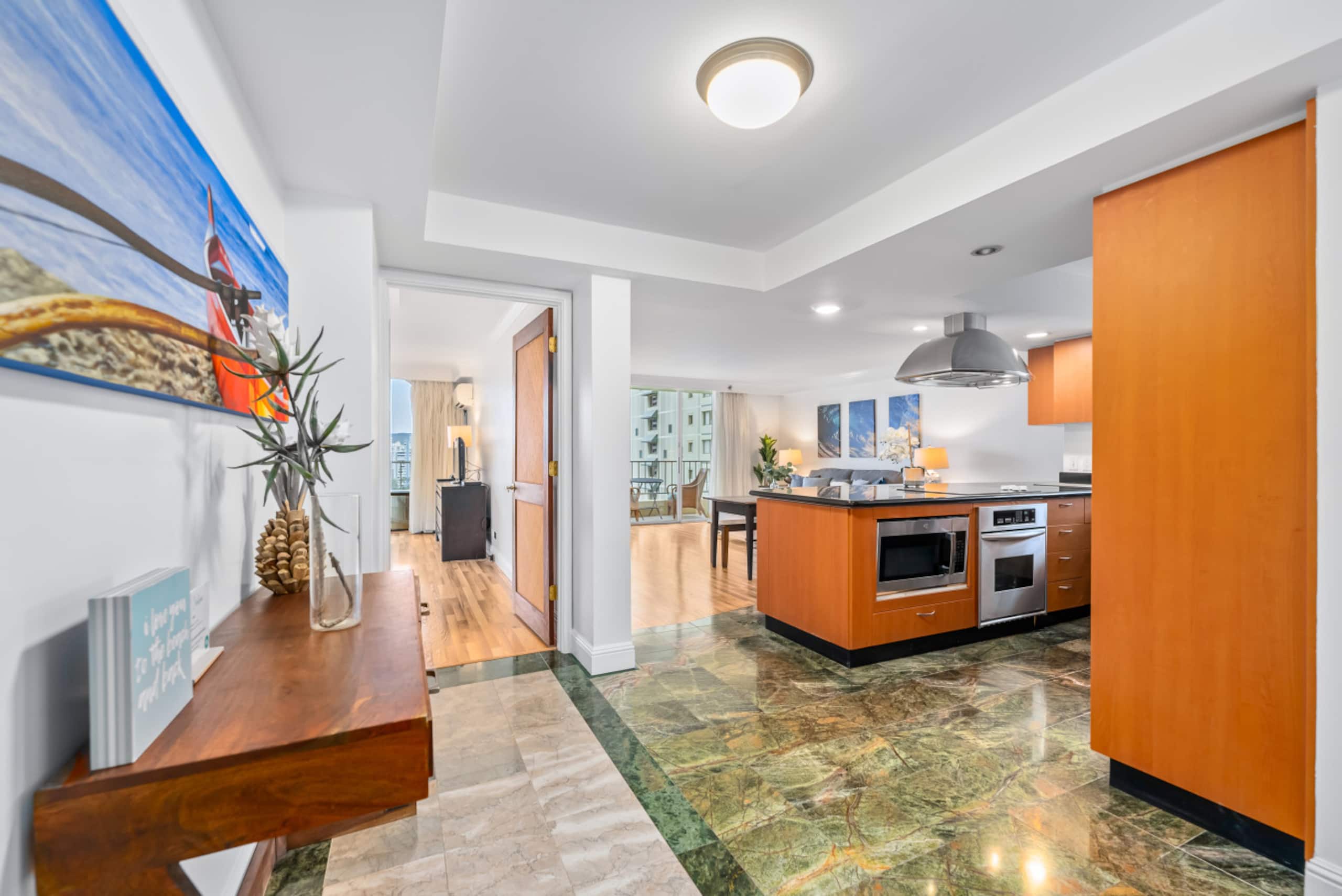 Honu Hale Waikiki: 2BDR  Spacious Panoramic View - Image 8