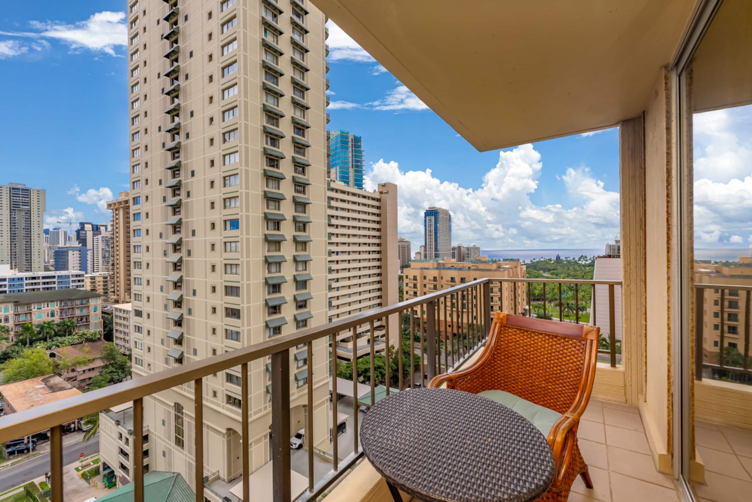 Honu Hale Waikiki: 2BDR  Spacious Panoramic View - Image 35