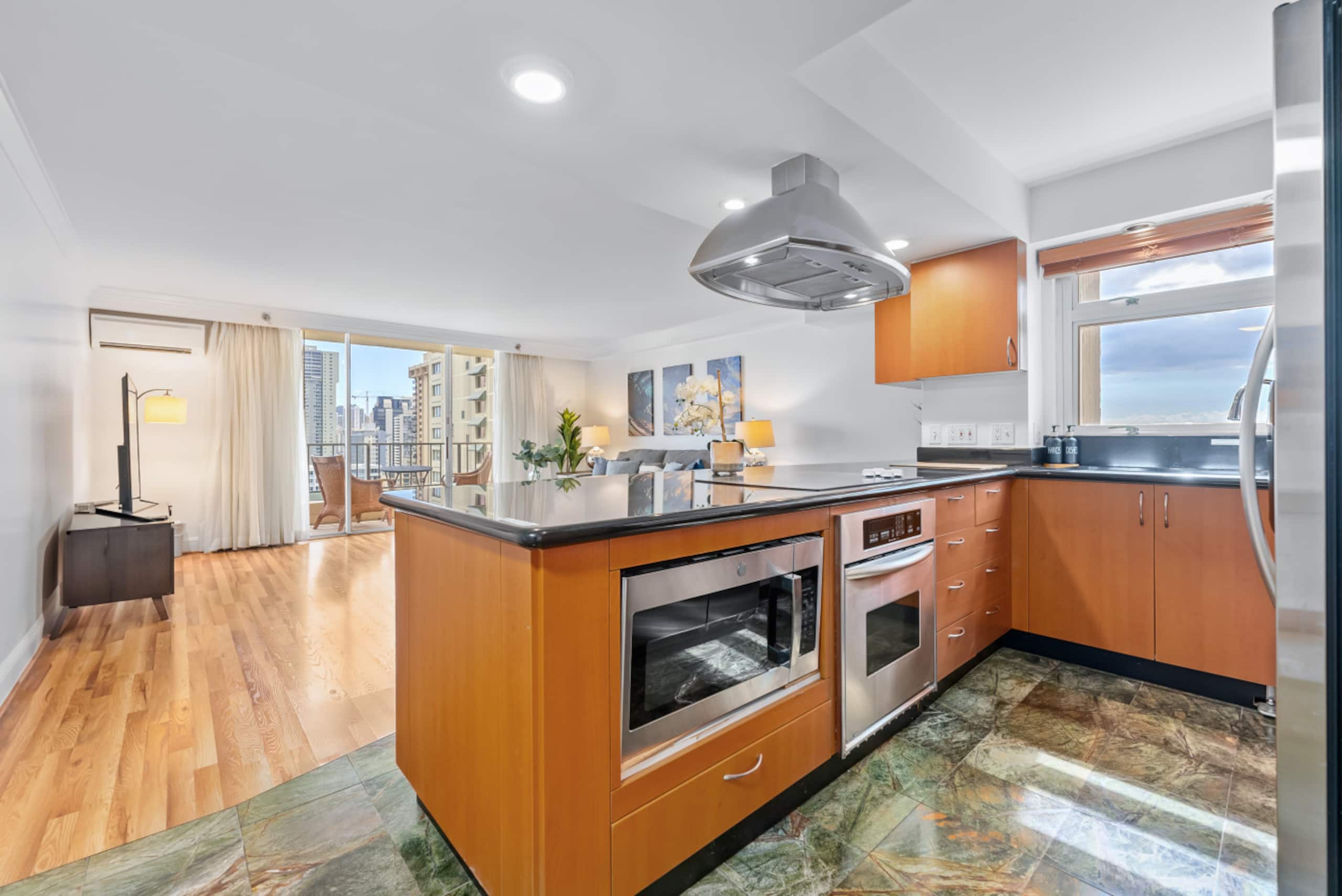 Honu Hale Waikiki: 2BDR  Spacious Panoramic View - Image 9