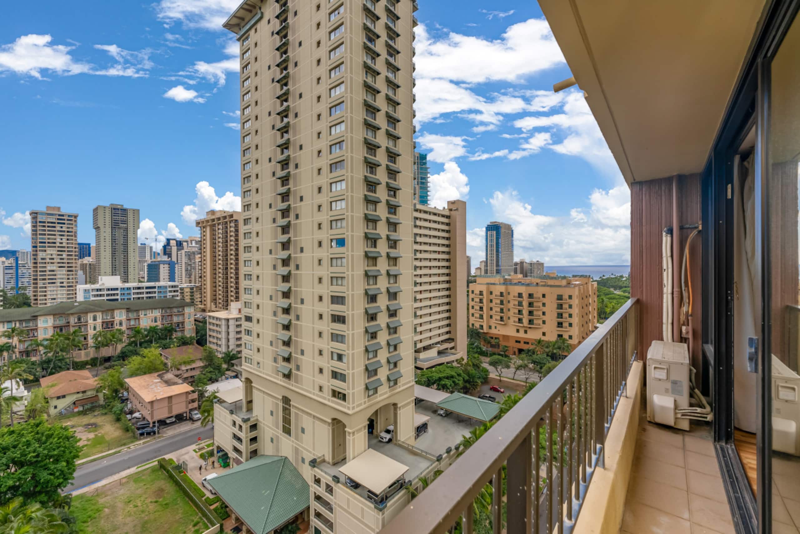 Honu Hale Waikiki: 2BDR  Spacious Panoramic View - Image 38