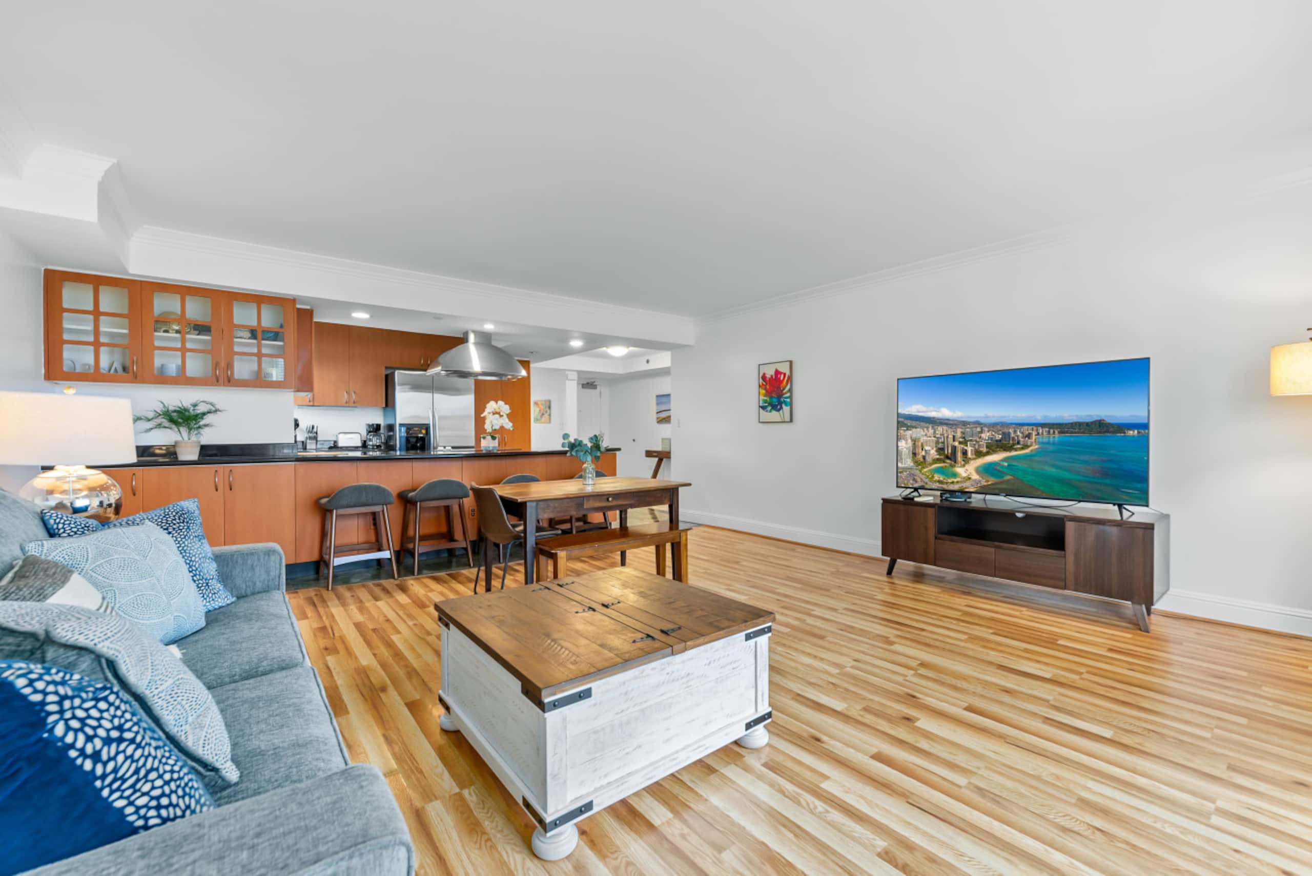 Honu Hale Waikiki: 2BDR  Spacious Panoramic View - Image 4