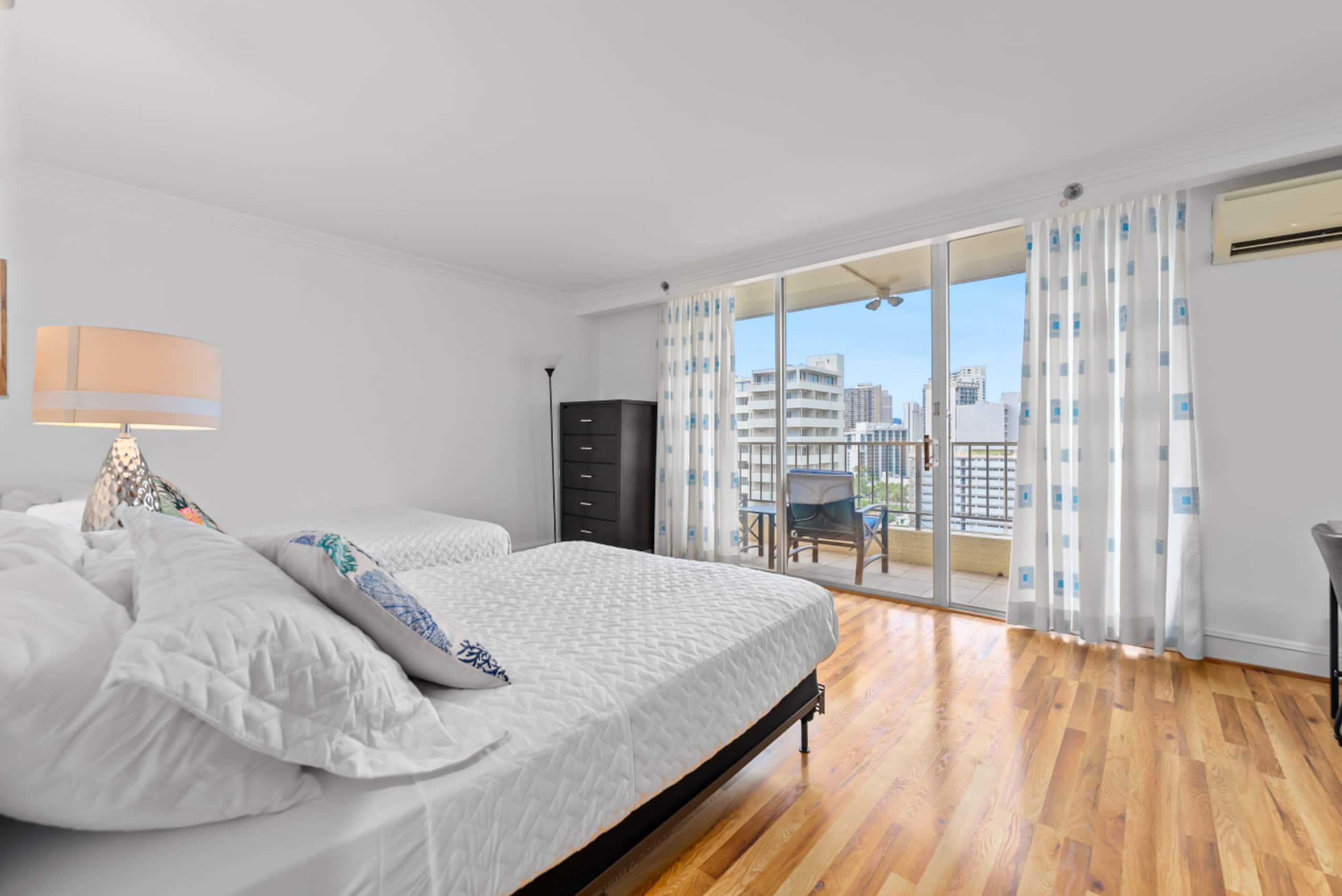 Honu Hale Waikiki: 2BDR  Spacious Panoramic View - Image 20