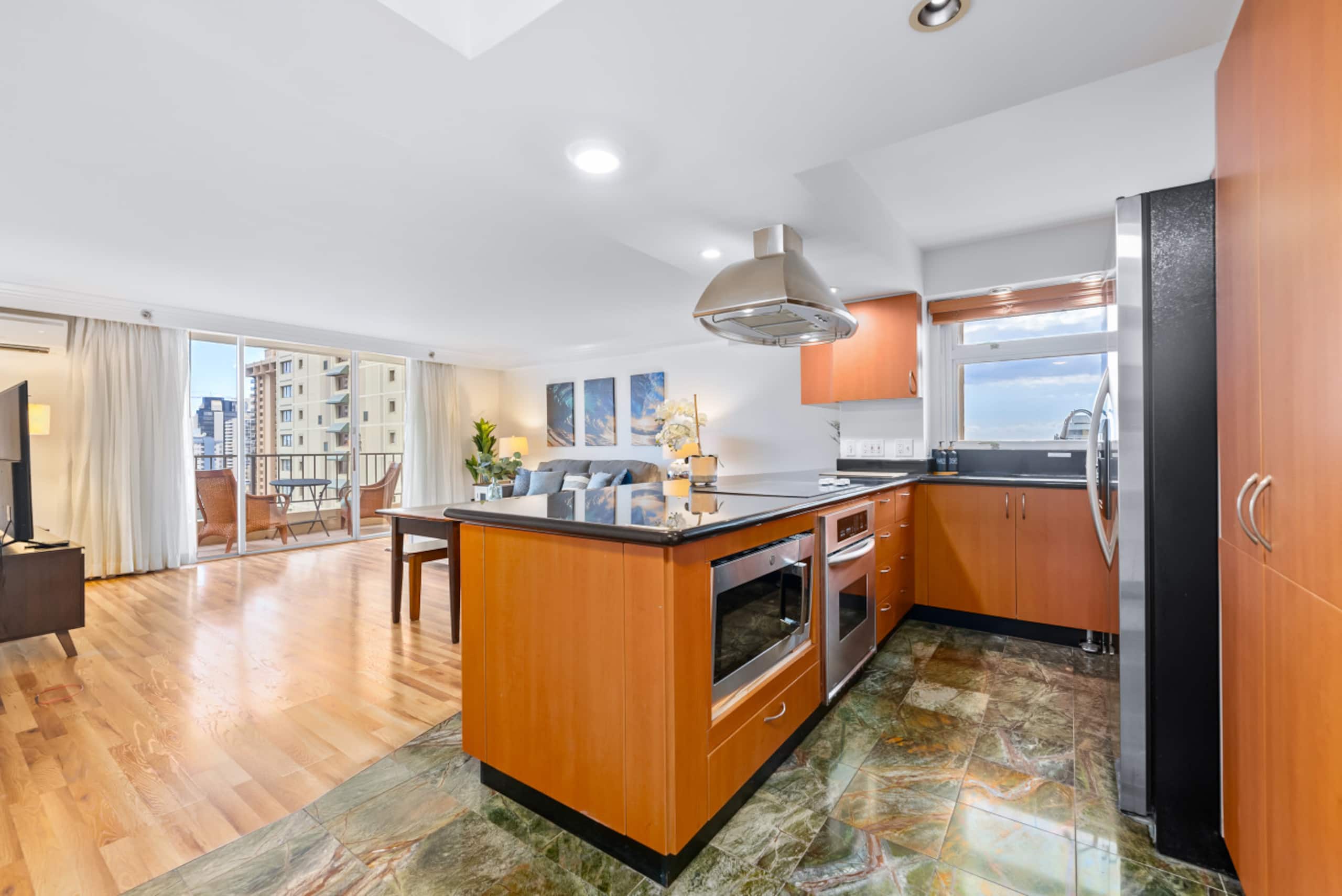 Honu Hale Waikiki: 2BDR  Spacious Panoramic View - Image 7