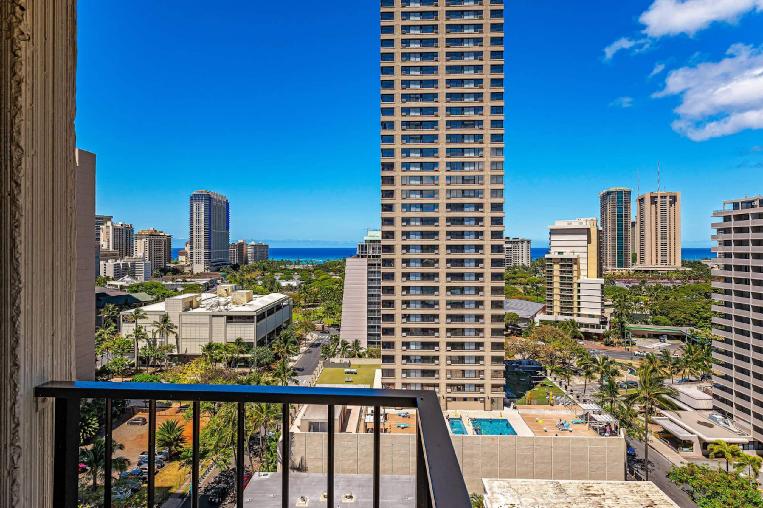 Honu Hale Waikiki: 2BDR  Spacious Panoramic View - Image 42