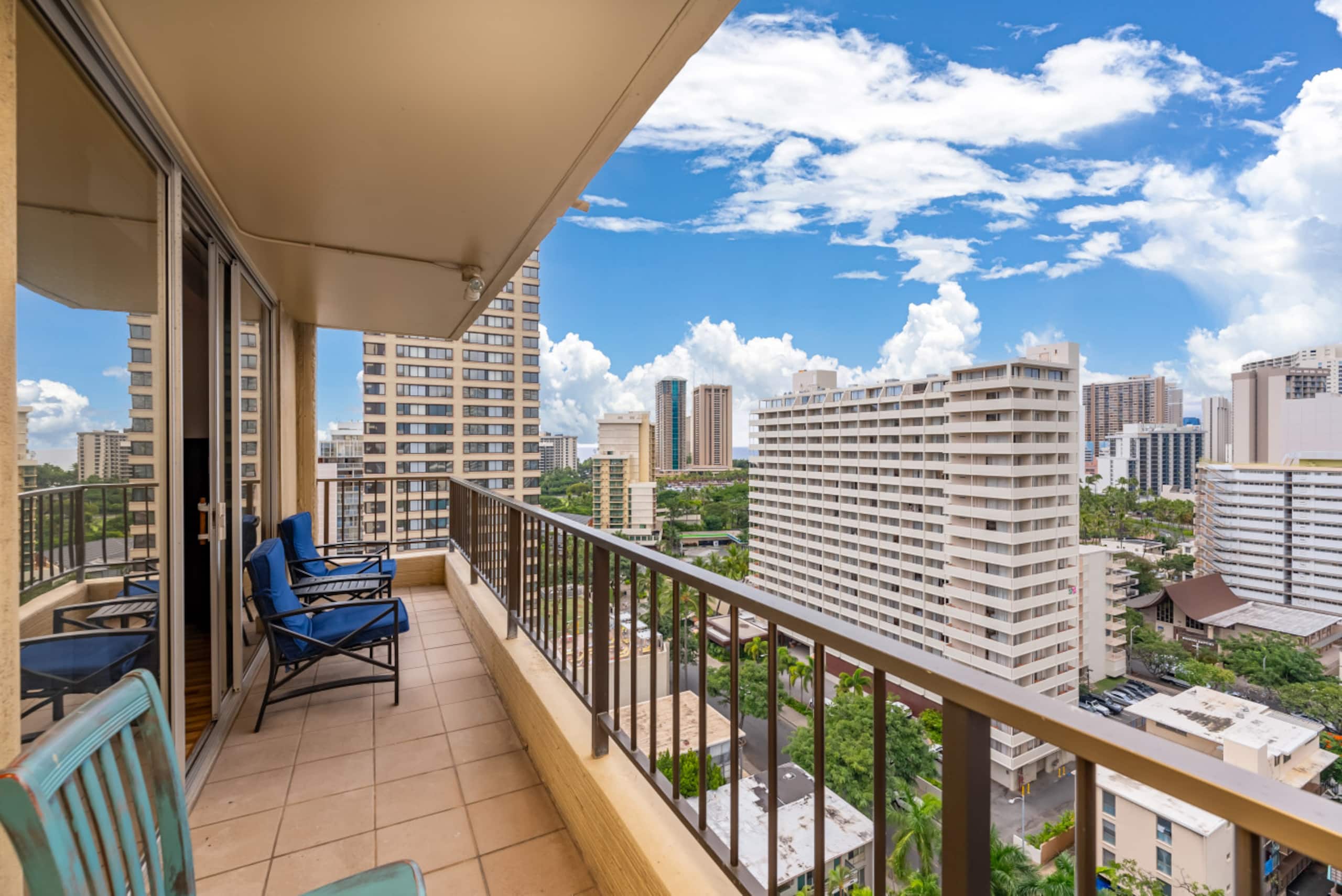 Honu Hale Waikiki: 2BDR  Spacious Panoramic View - Image 39