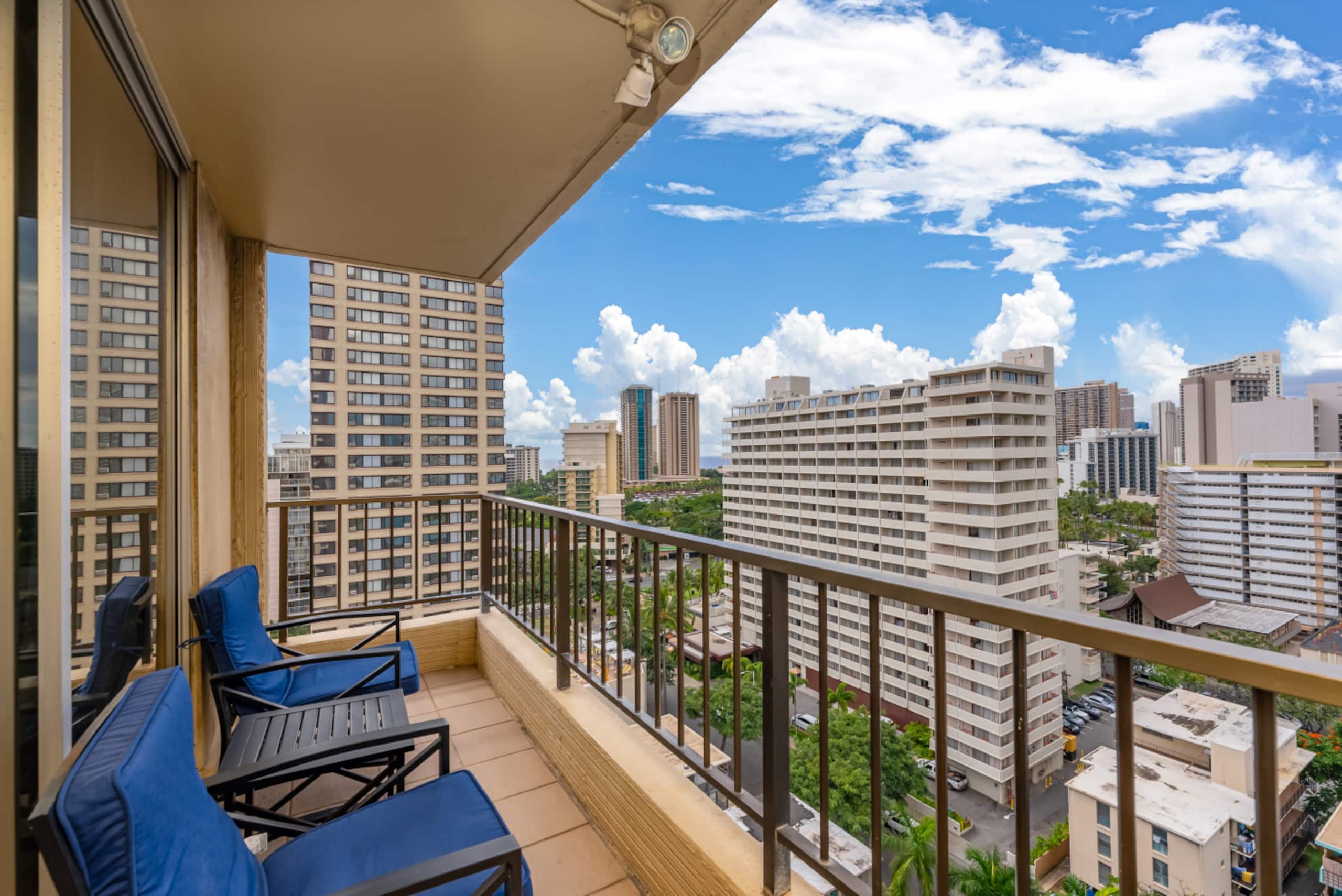 Honu Hale Waikiki: 2BDR  Spacious Panoramic View - Image 40