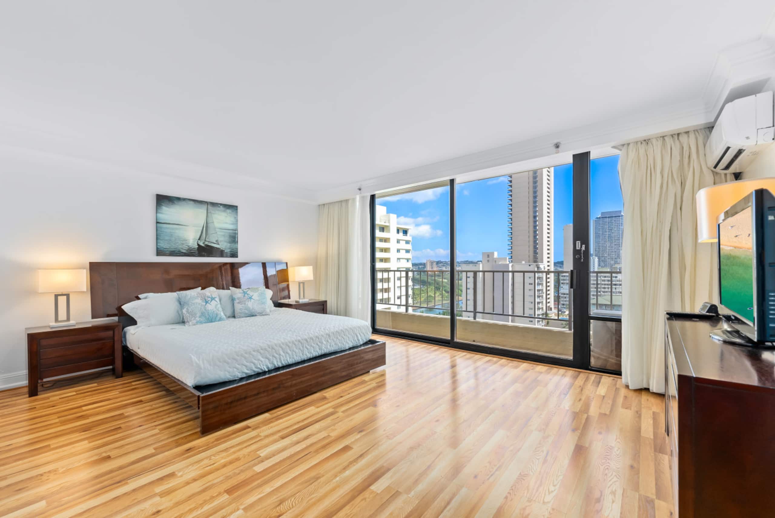Honu Hale Waikiki: 2BDR  Spacious Panoramic View - Image 16
