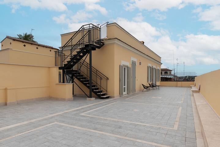 2-Bedroom flat with Terrace near the Colosseum gallery image 4