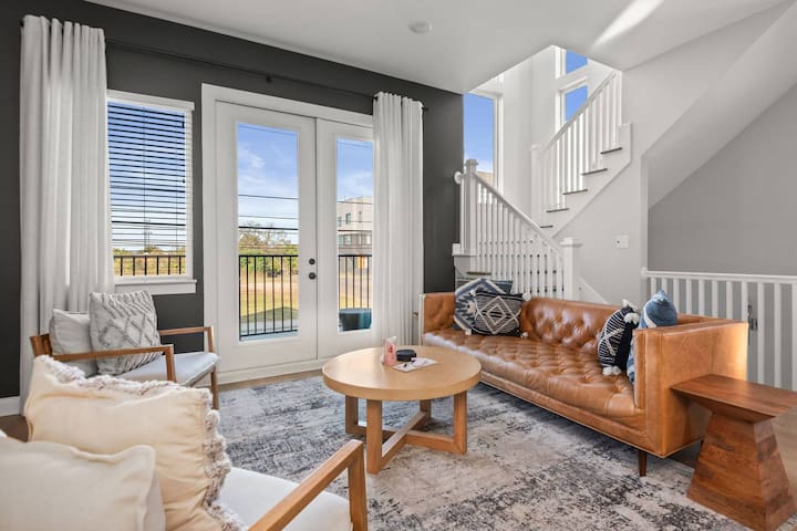 24 ~ Clean Condo w/ Game Room ~ 4 Mi to Downtown