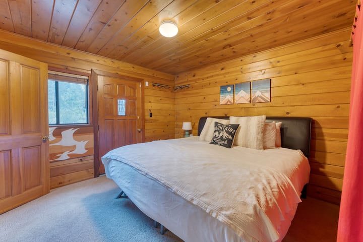 Спалня 3 има суперголямо двойно легло.