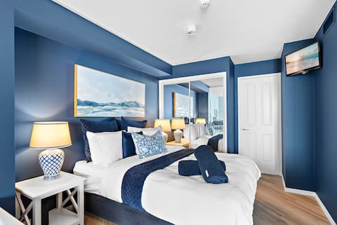 Top performing Airbnb: La Mer Luxury: Absolute Waterfront in Caloundra