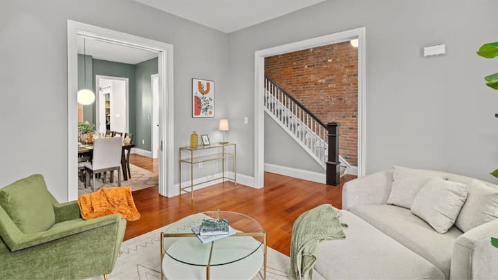 Luxurious Historic Soulard Home | Hot Tub & Patio - St. Louis, MO